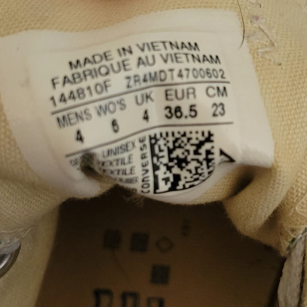 Converse - Picture 2 of 3